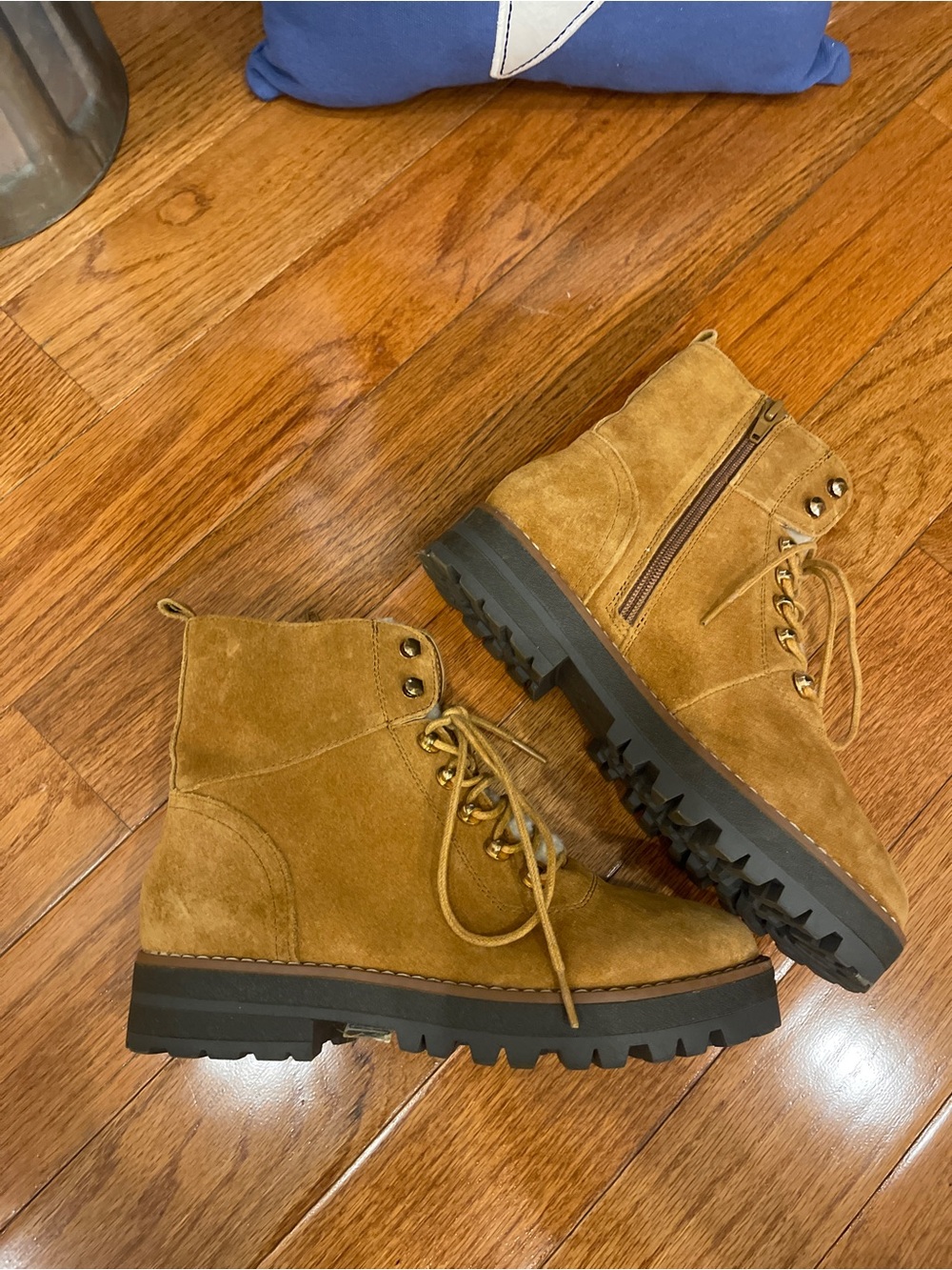 Crown & Ivy Women's Naomi Light Brown Suede Sherpa Hiker Hiking Boots Size 6 NEW